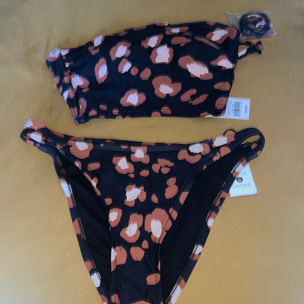 2 piece bathing suit 👙 Never worned..
